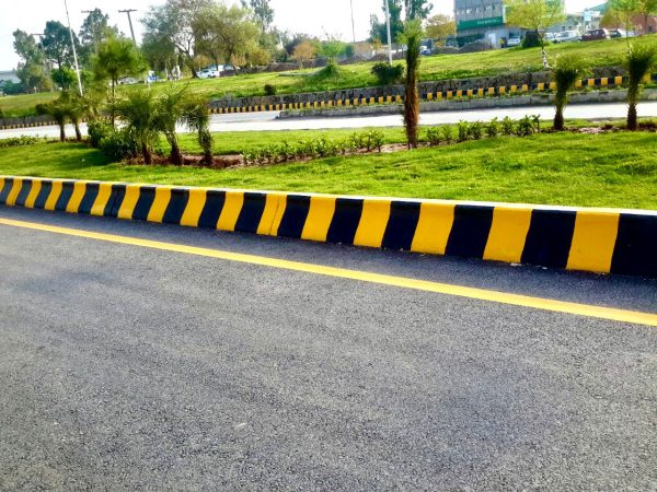 Roadex kerbstone paint